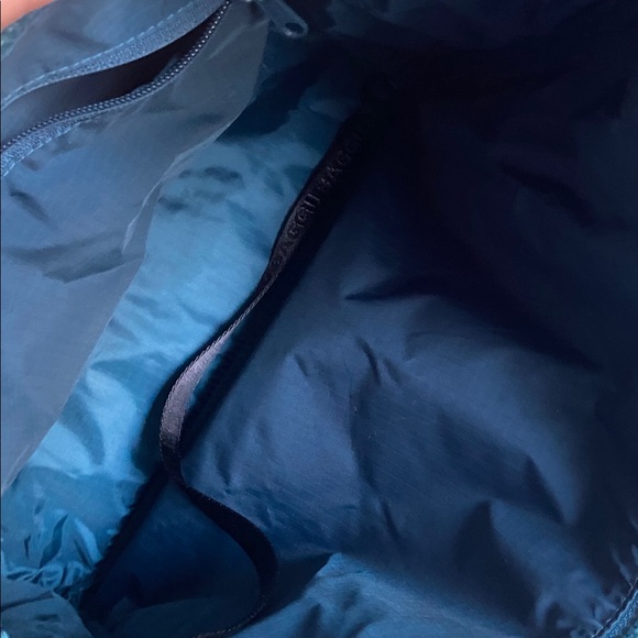 BAGGU Nylon Shoulder Bag Deep Sea - Picture 4 of 4